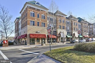 1004 Gaither Rd in Rockville, MD - Building Photo - Building Photo