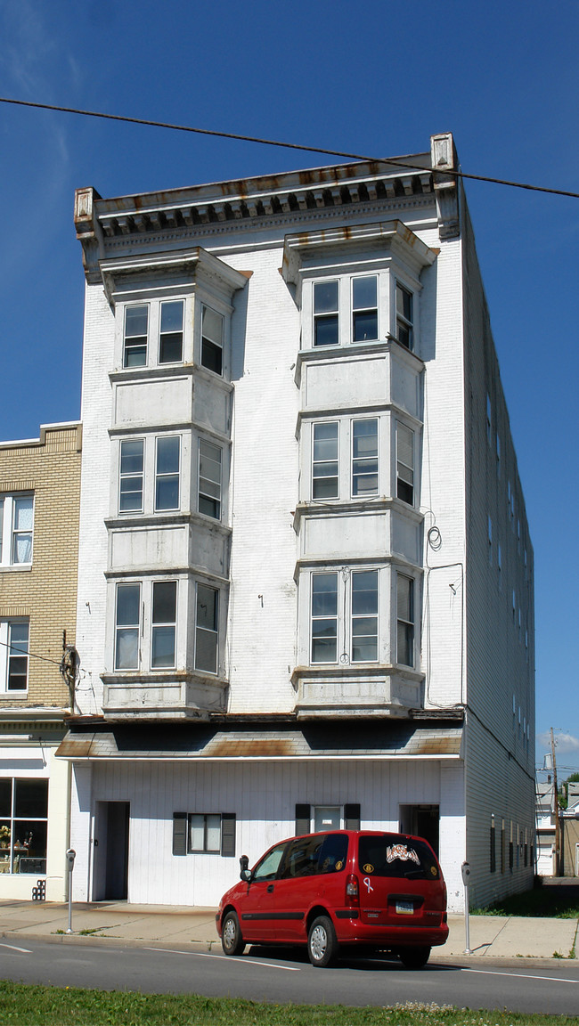 30-32 N Market St in Shamokin, PA - Building Photo - Building Photo