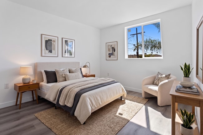 850 W Gage Ave in Los Angeles, CA - Building Photo - Building Photo