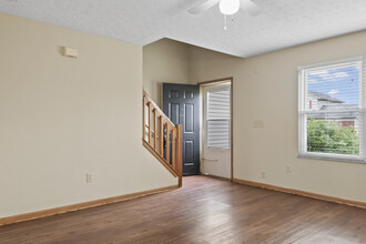 1096 Wesley Dr in London, OH - Building Photo - Building Photo