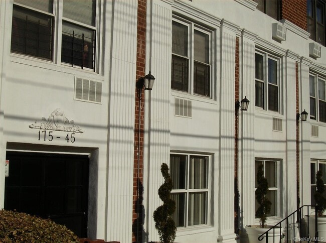 175-45 88th Ave in Queens, NY - Building Photo - Building Photo