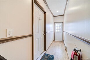 90 Sullivan St in Wurtsboro, NY - Building Photo