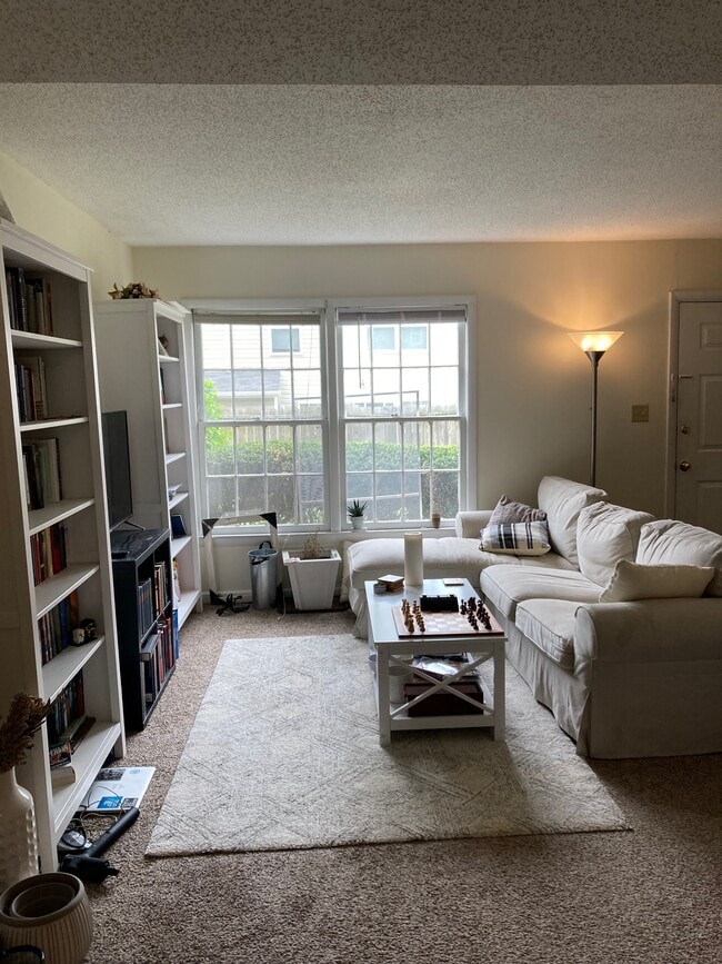 property at 2527 HYDRAULIC Rd