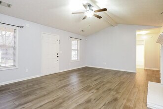 335 Cattlemans Cir in Mcdonough, GA - Foto de edificio - Building Photo