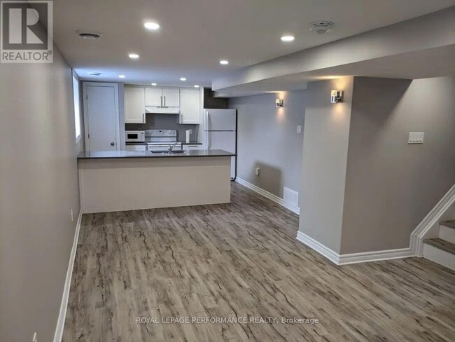 5281 Hillcrest Dr in Ottawa, ON - Building Photo - Building Photo