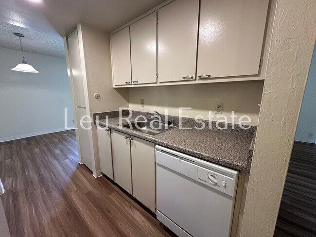1025 Fulton Ave in Sacramento, CA - Building Photo - Building Photo