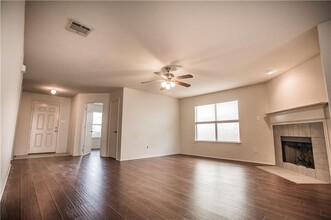 2156 Benning Way in Fort Worth, TX - Building Photo - Building Photo