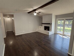 2402 Leslie St in Denton, TX - Building Photo - Building Photo