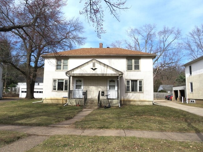 property at 620-622 Ripley Ave