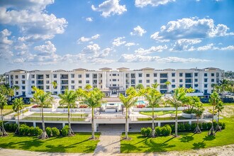 Eleven Eleven Central in Naples, FL - Foto de edificio - Building Photo