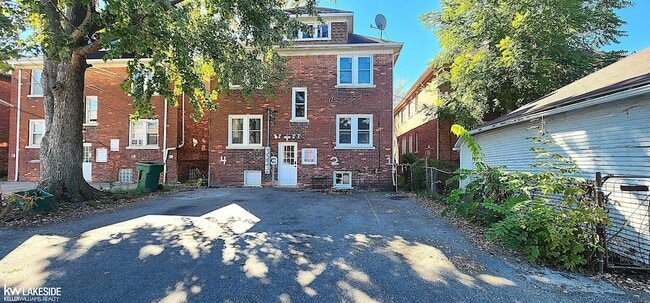 914 Beaconsfield Ave in Grosse Pointe Park, MI - Foto de edificio - Building Photo