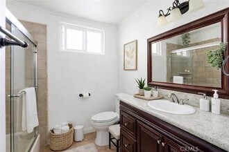 7044 White Oak Ave in Los Angeles, CA - Building Photo - Building Photo