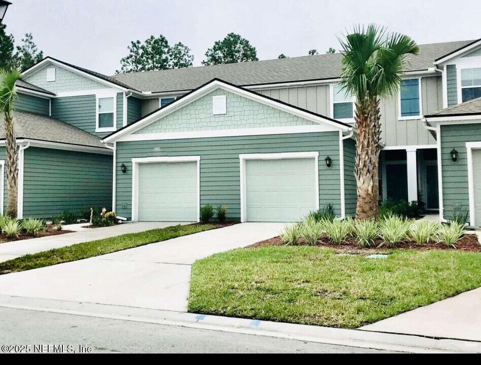 742 Servia Dr in Saint Johns, FL - Foto de edificio