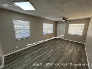600 90th Ave N in St. Petersburg, FL - Building Photo - Building Photo