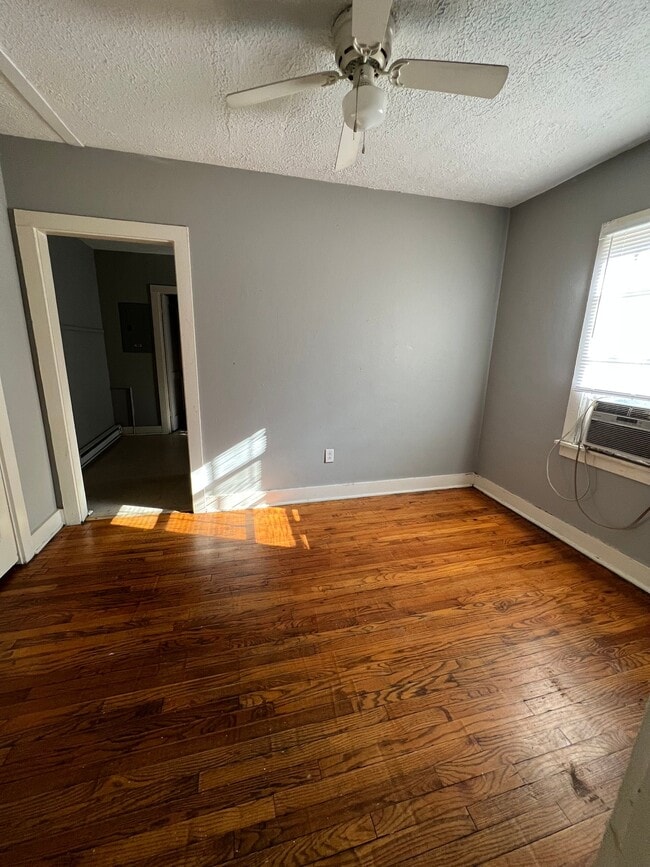 118 E 12th Ave, Unit 4 in Bowling Green, KY - Foto de edificio - Building Photo