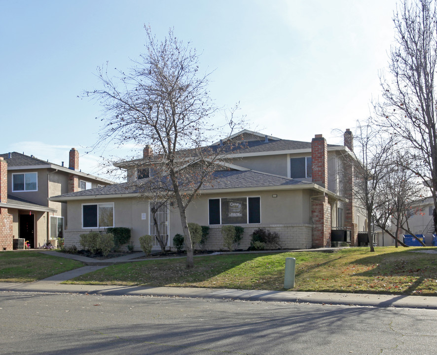 4141 Apostolo Cor in Sacramento, CA - Building Photo