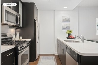 41-34 Crescent St in Queens, NY - Building Photo - Building Photo