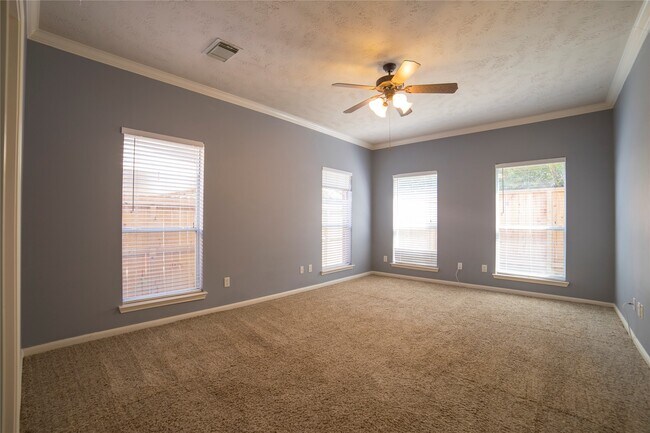 10035 Magnolia Way in Houston, TX - Foto de edificio - Building Photo