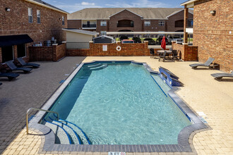 Mission Terrace Phase I & II Apartments in Mission, TX - Foto de edificio - Building Photo