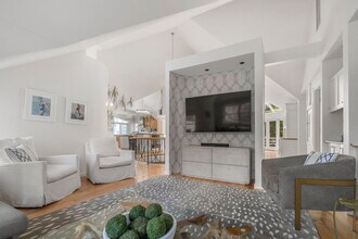 43 Agamenticus Ave in York, ME - Building Photo - Building Photo