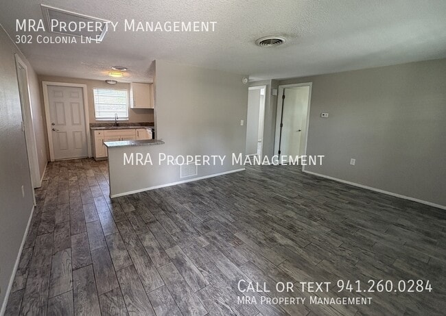 302 Colonia Ln E in Nokomis, FL - Building Photo - Building Photo