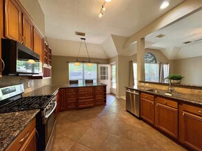 19127 Milloak Dr in Humble, TX - Foto de edificio - Building Photo