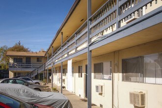 Edison Manor in Sacramento, CA - Foto de edificio - Building Photo