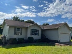 113 Dogwood Trail in Martin, TN - Building Photo