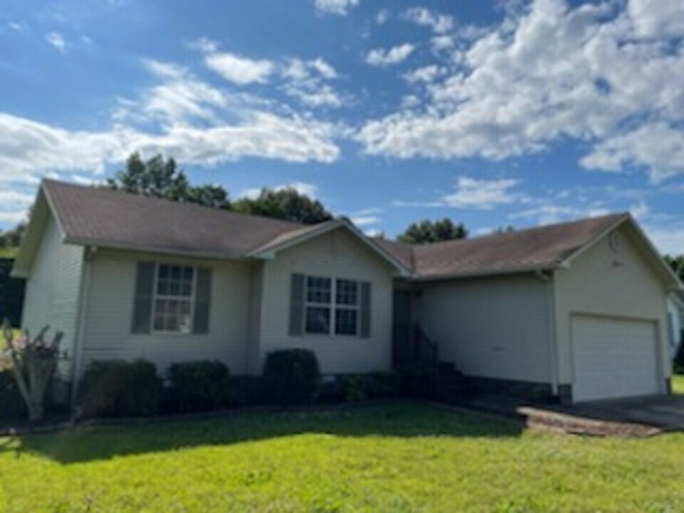 113 Dogwood Trail in Martin, TN - Building Photo