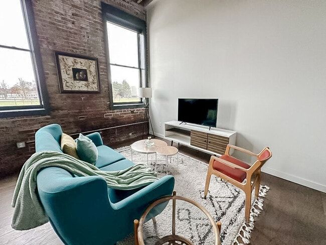 property at 604 W 4th St N