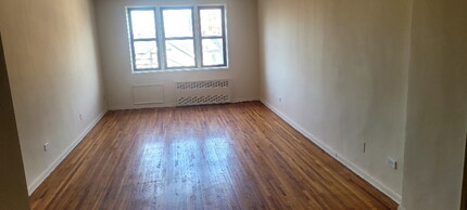 8815 178th St, Unit 1 Bedroom Apt in Jamaica, NY - Foto de edificio - Building Photo