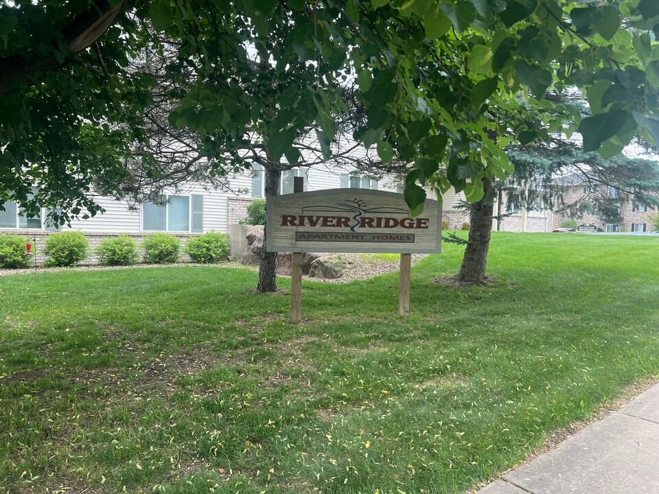River Ridge Apartments-Waupaca in Waupaca, WI - Foto de edificio