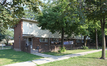 2-8 Pengarth Ct in Toronto, ON - Building Photo - Building Photo