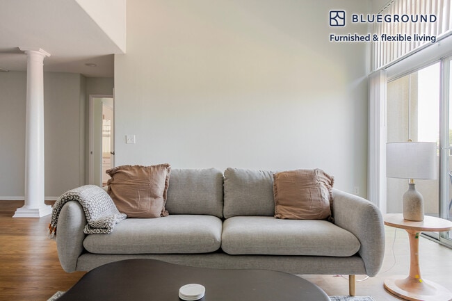 2225 S Beverly Glen Blvd in Los Angeles, CA - Building Photo - Building Photo