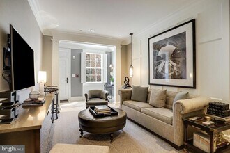 1040 31st St NW in Washington, DC - Building Photo - Building Photo