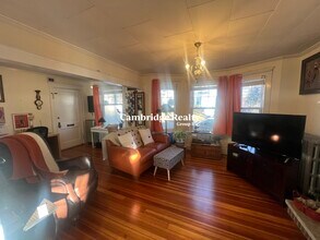 10 Townsend Rd, Unit 1B in Belmont, MA - Foto de edificio - Building Photo