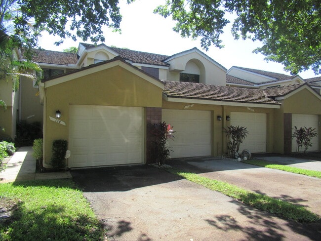 134 NW 98th Terrace in Plantation, FL - Building Photo - Building Photo