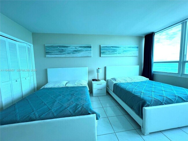 5445 Collins Ave in Miami Beach, FL - Building Photo - Building Photo