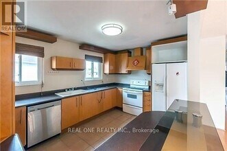 27 Tuscarora Dr in Toronto, ON - Building Photo - Building Photo
