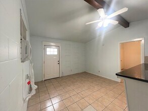 2609 E Cesar Chavez St in Austin, TX - Building Photo - Building Photo