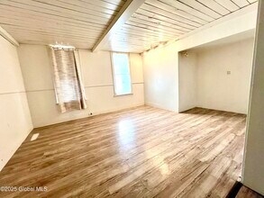 27 Milton Ave in Amsterdam, NY - Building Photo - Building Photo