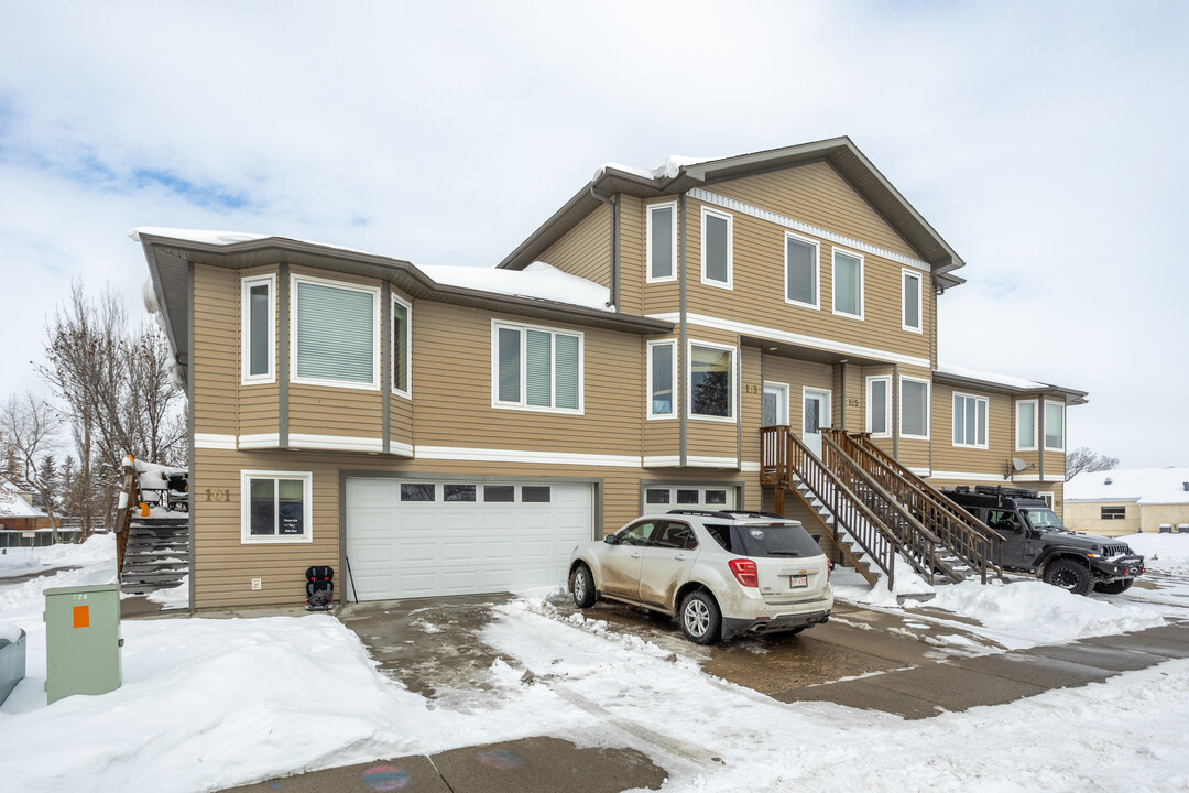 103 Wellington Cove in Strathmore, AB - Building Photo