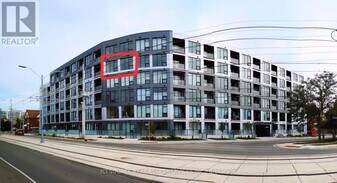 690 King St W in Kitchener, ON - Building Photo