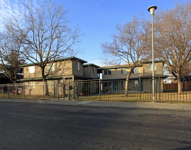 5259 Young St in Sacramento, CA - Building Photo - Building Photo
