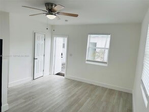 2765 NW 55th St, Unit 2 in Miami, FL - Building Photo - Building Photo