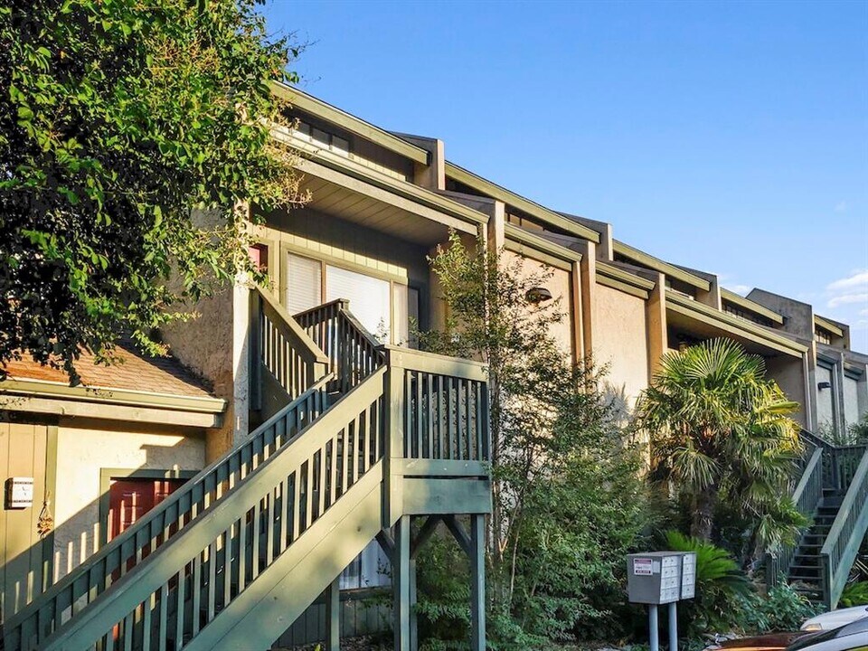 601 Nelray Blvd in Austin, TX - Building Photo