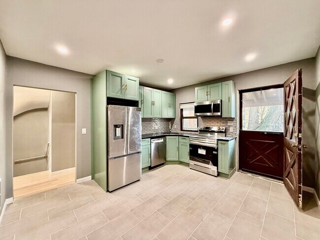 15 Berwick St in Melrose, MA - Building Photo - Building Photo