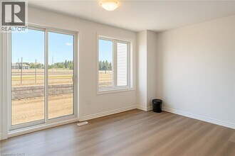 200 Stamson St in Kitchener, ON - Building Photo - Building Photo