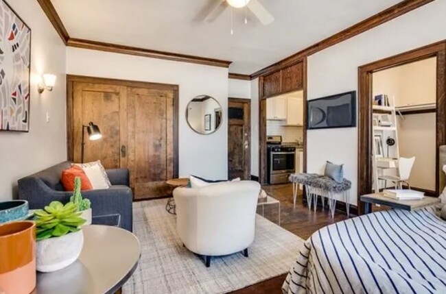 1367 E 53rd St, Unit 201 in Chicago, IL - Building Photo - Building Photo