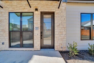 1601 Mustang Dr in Marble Falls, TX - Building Photo - Building Photo